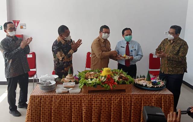 Bupati Maryoto Birowo Resmikan IKF RSUD dr Iskak