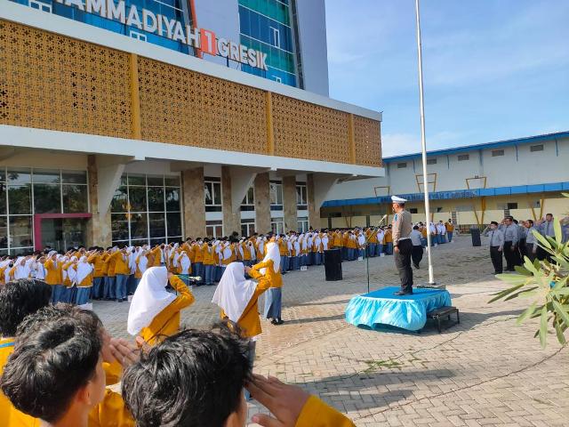 Polantas Gresik Kampanye Tertib Berlalu Lintas di Sekolah