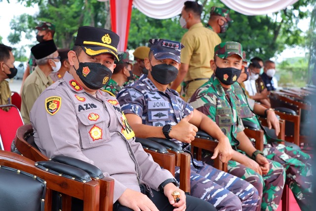 Wujud Sinergitas, Polres Gresik Dukung Kesuksesan TMMD Ke-115 