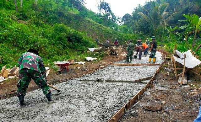 TMMD ke-115, Pembangunan Jalan Rabat Pangkas Jarak Dua Dusun