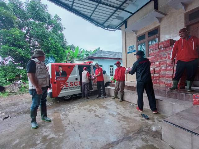 PDI Perjuangan Kabupaten Malang Bantu Korban Banjir