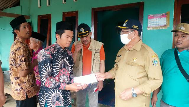 Tanah Longsor di Desa Nyawangan Dapat Perhatian Bupati Tulungagung