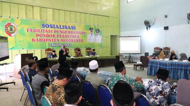 Bupati Mojokerto Sosialisasikan Perda Fasilitasi Pesantren