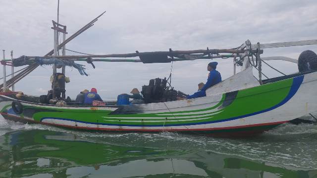 Pakai Jaring Trawl, 14 Perahu Nelayan Ditangkap Ditpolairud Polda Jawa Timur