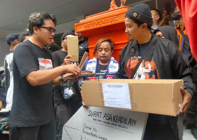 Korban Tragedi Kanjuruhan Kirim Ratusan Surat kepada Presiden Jokowi