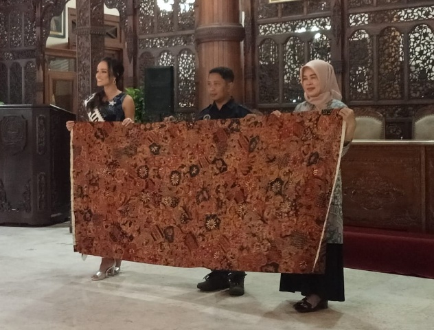 Peduli Gempa Cianjur, Bupati Maryoto dan Forkopimda Tulungagung Ikut Lelang Batik