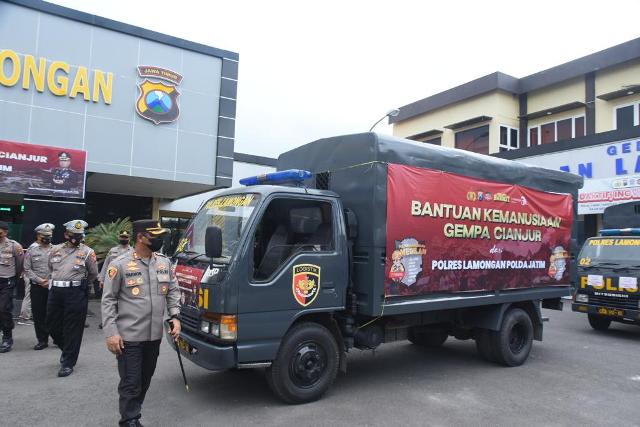 Kapolres Lamongan Berangkatkan Bantuan Korban Gempa Cianjur