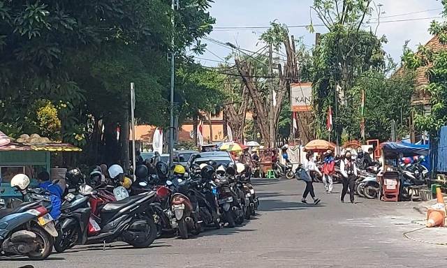 Dishub Surabaya Kaji Kenaikan Tarif Parkir On Street