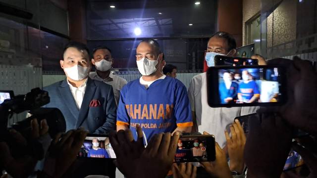 Terjerat Kasus KDRT, Ferry Irawan Akhirnya Ditahan di Mapolda Jatim