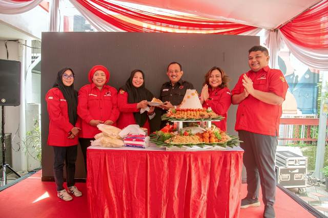 HUT Ke-76 Megawati, Kader PDIP Surabaya Buka Dapur Umum di 32 Titik