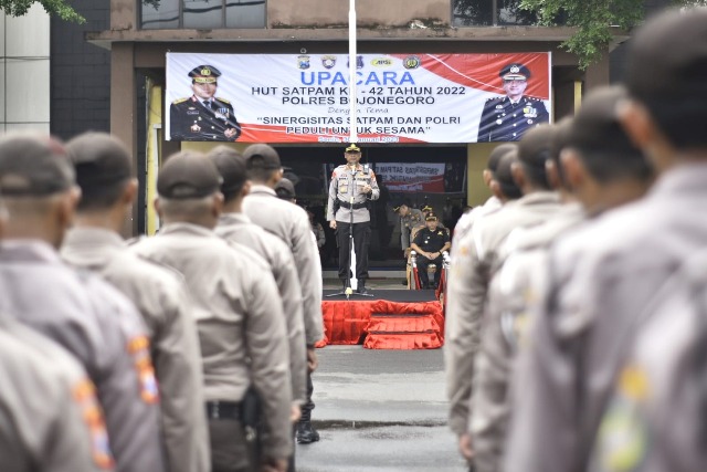 Pimpin Upacara HUT Ke-42 Satpam, Ini Pesan Kapolres Bojonegoro