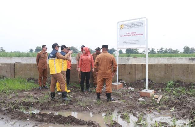 Tangani Banjir, Pemkab Mojokerto Terjunkan Alat Berat