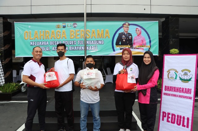 Pekerja Harian Lepas Polres Tulungagung Dapat Paket Sembako