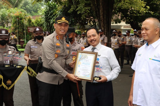 HUT Ke-42 Satpam, Kapolres Tulungagung Berikan Penghargaan