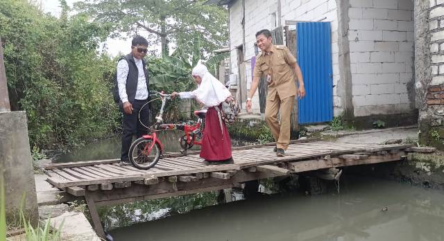 Jembatan Tak Layak, Warga Minta Pemkot Surabaya Bangun Permanen