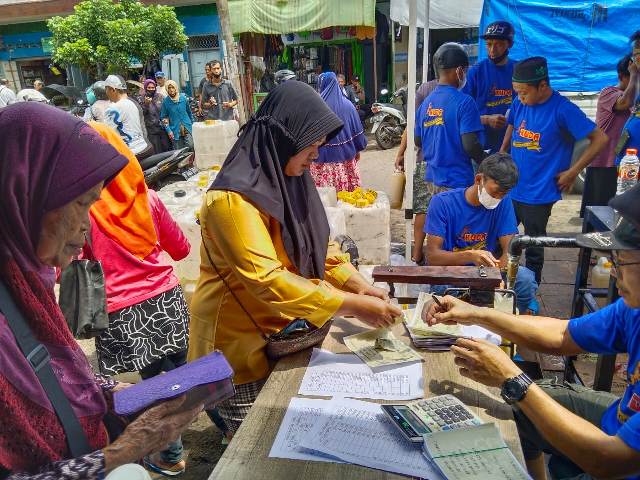 Stabilkan Harga, Pemkab Malang Gelar Operasi Pasar Beras dan Migor