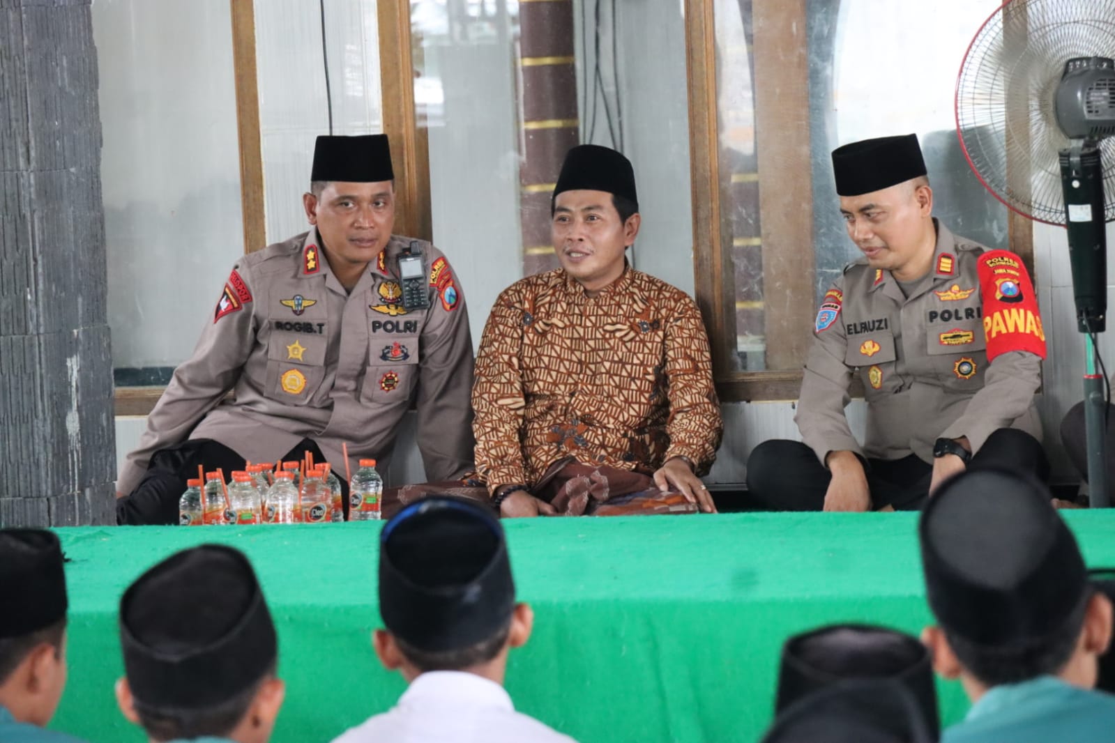 Silaturahmi ke KH Anwar Zahid, Kapolres Bojonegoro Minta Didoakan