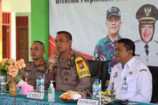 Jumat Curhat, Kapolres AKBP Rogib Serap Aspirasi Warga Kedungadem