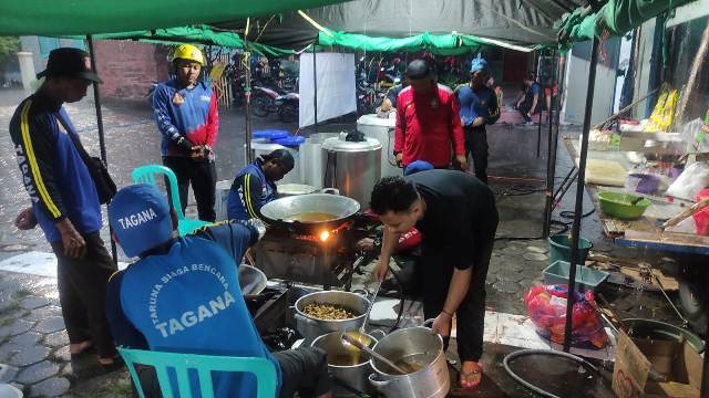 Penanganan Darurat Banjir, Pemkab Mojokerto Buka Dapur Umum