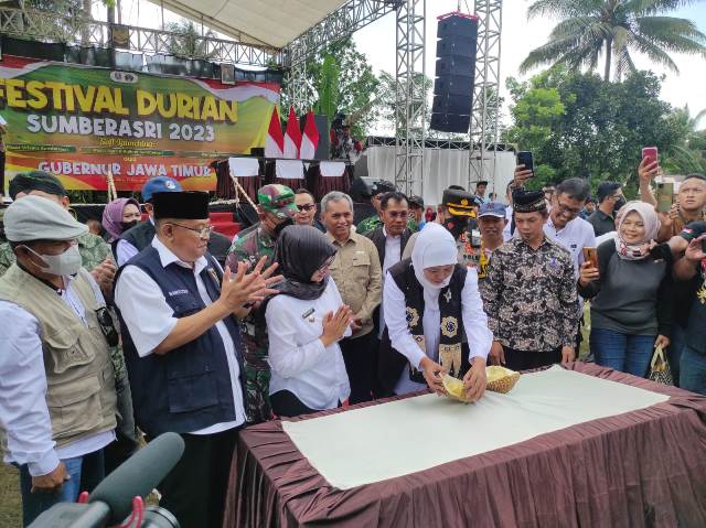 Bupati Blitar Dampingi Gubernur Jatim Buka Festival Durian Desa Sumberasri