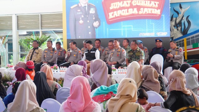 Jumat Curhat, Kapolda Jatim Berdialog dengan Warga di Terminal Purabaya