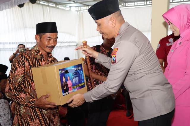 Kapolres Tulungagung Peduli Perawat Jenazah di Pucanglaban