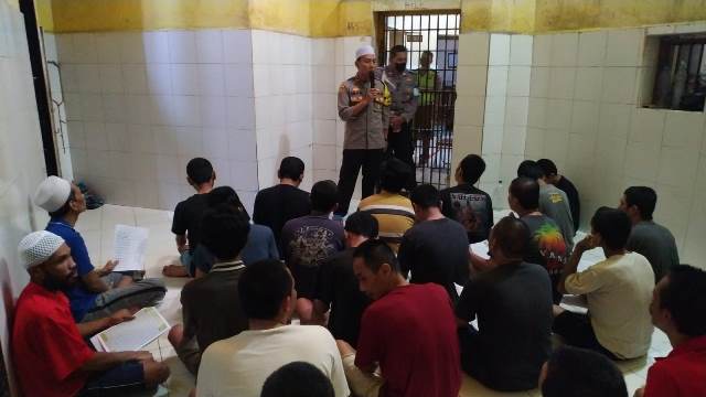 Polsek Tegalsari Gelar Biro Hati Bersama Tahanan