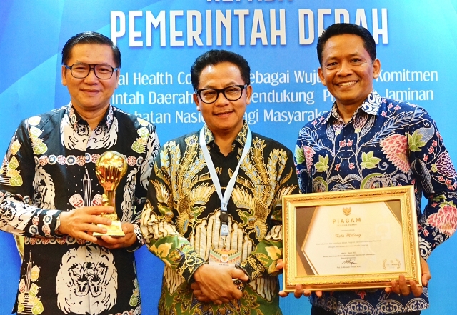 Terima Penghargaan UHC, Wali Kota Sutiaji Apresiasi Kepercayaan Masyarakat