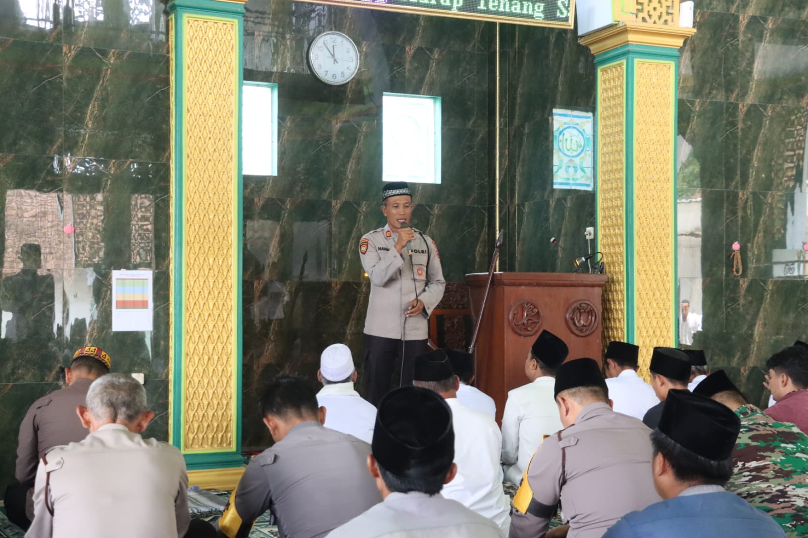 Polisi Blitar Ceramah Kamtibmas di Masjid Samsudin Kohar