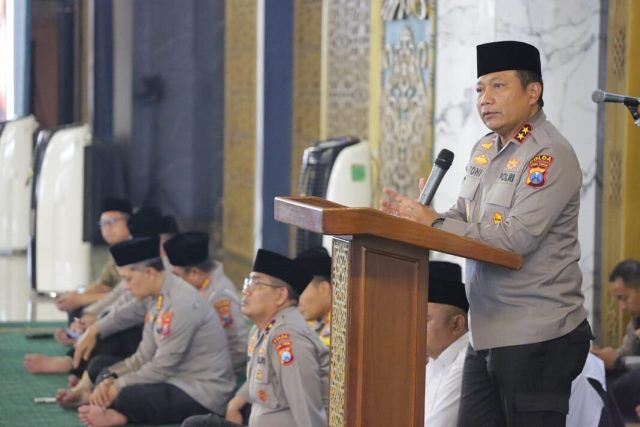 Kapolda Jatim Gelar Jumat Curhat di Masjid Al Akbar Surabaya