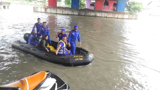 Korban Perahu Tambang Tenggelam Ditemukan di Bawah Jembatan Gunungsari