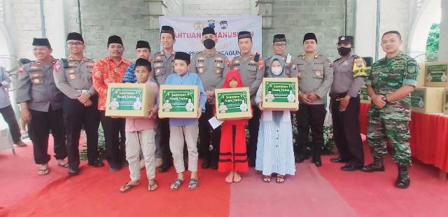 Jumat Berkah Ramadan, Kapolres Tulungagung Baksos di Desa Batokan