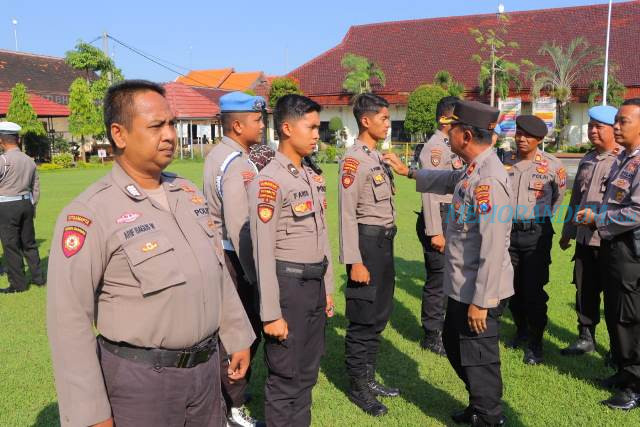 Tingkatkan Disiplin, Wakapolres Jombang Pimpin Gaktiplin Anggota Polri