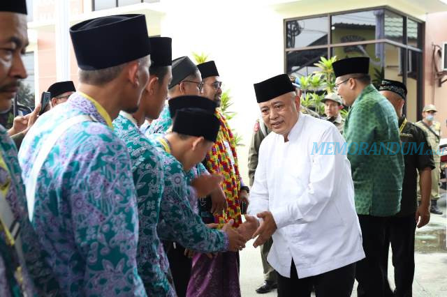 Bupati Sanusi Berangkatkan CJH Kabupaten Malang Kloter 40