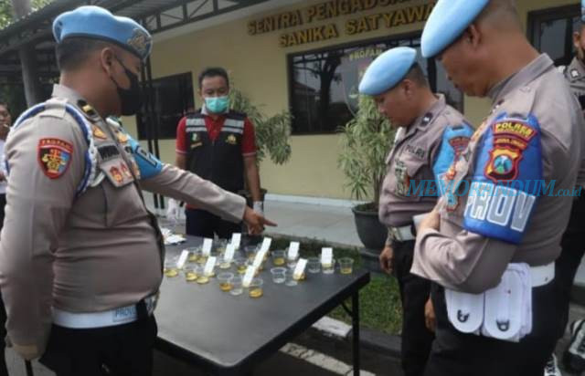 Cegah Narkoba, Ratusan Anggota Polres Mojokerto Dites Urine