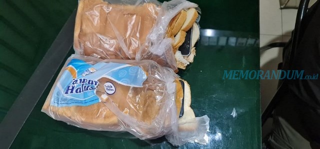 Petugas Lapas Sidoarjo Gagalkan Penyeludupan 2 Smartphone dalam Roti Tawar