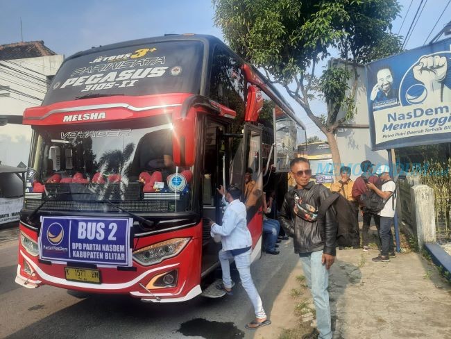Konsolidasi di GBK, 210 Kader NasDem Kabupaten Blitar Berangkat ke Jakarta