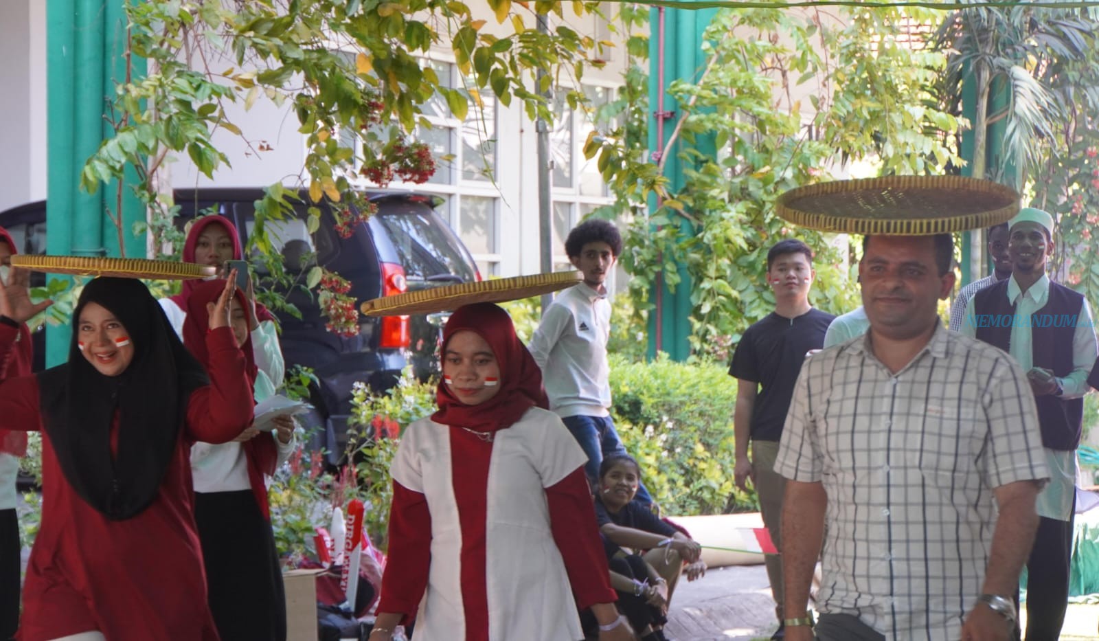 Merayakan Kemerdekaan RI, Unusa Ajak 42 Mahasiswa Asing Lomba Tradisional