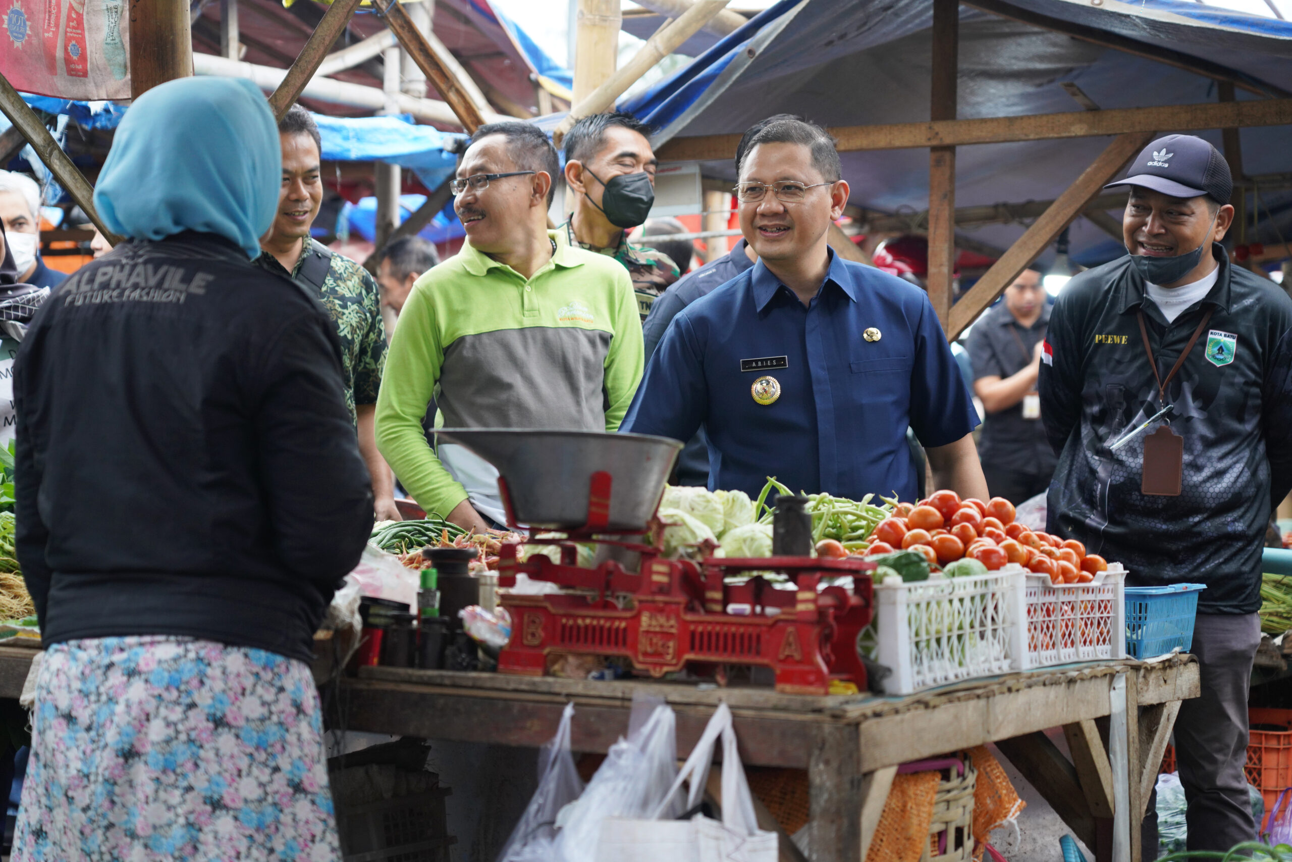 Pantau Inflasi Harga Bahan Pokok, Pj Wali Kota Batu Sidak Pasar