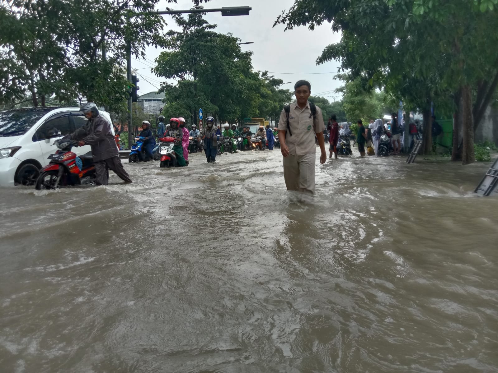 Derita Warga Pondok Benowo Indah 10 Tahun Dilanda Banjir