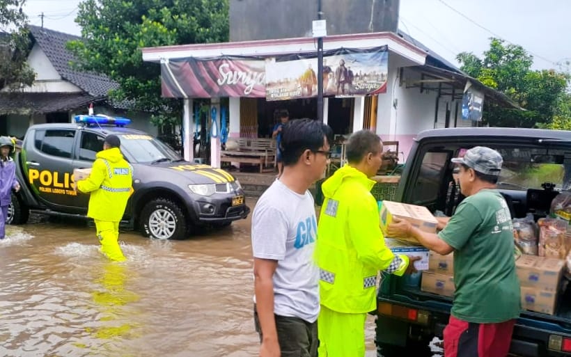 Pemkot Surabaya Bantu Wilayah Terdampak Banjir di Jatim