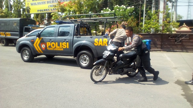 Pecatan Polisi Serang Pospol Paciran