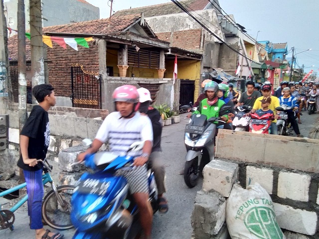 Jalan Tambak Wedi Baru Ditembok, Pengguna Jalan Kebingungan