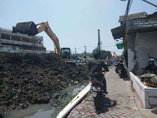 Jembatan Manukan Kulon Dibongkar, Warga Cari Jalan Alternatif