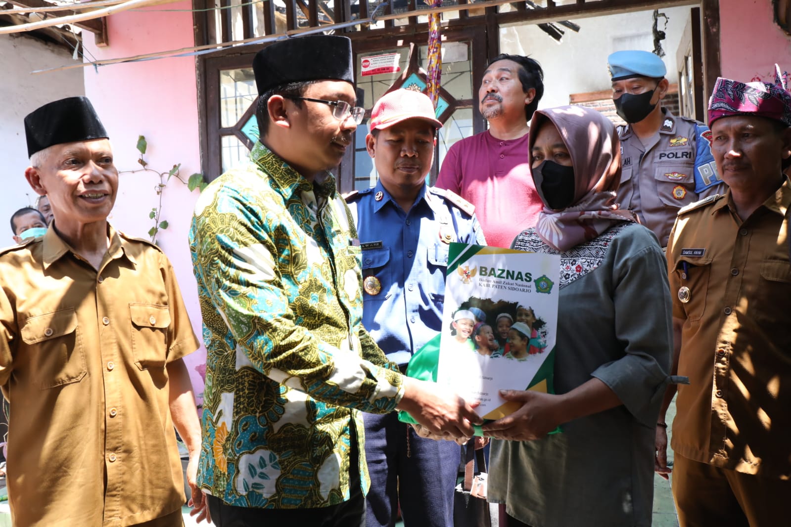 Rumah Anak Yatim Terbakar, Bupati Sidoarjo Beri Bantuan