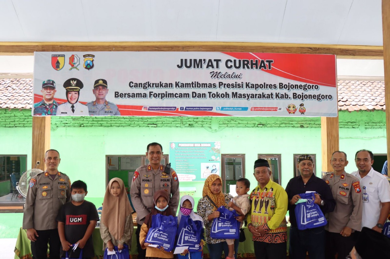 Jumat Curhat, Kapolres Bojonegoro Sambangi Warga Padangan