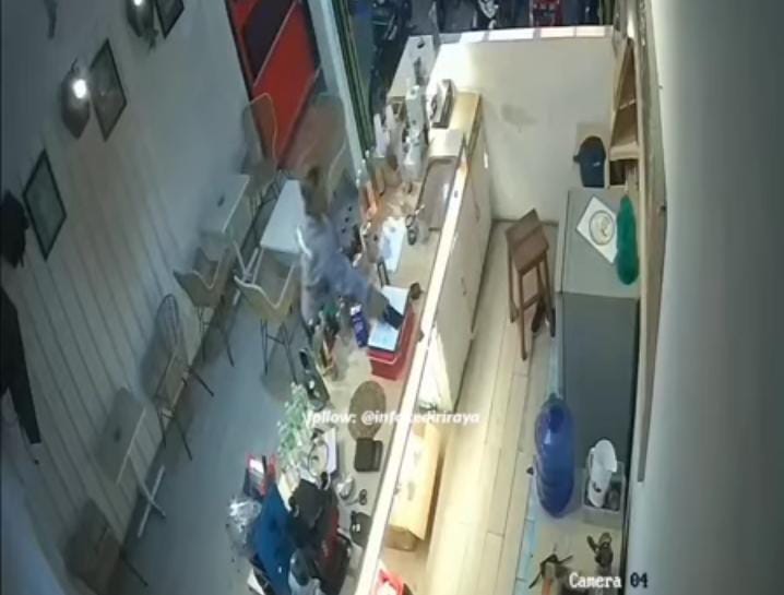 Maling HP di Kedai Bosque Terekam CCTV