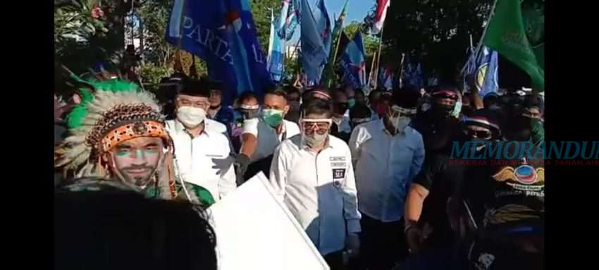 Video : Machfud Arifin – Mujiaman Mendaftar ke KPU Surabaya