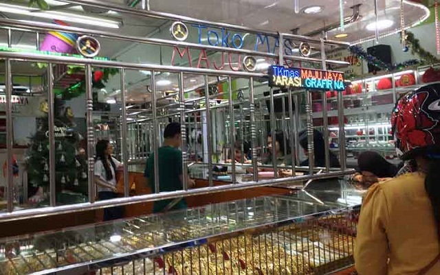Harga Emas di Surabaya Tak Stabil