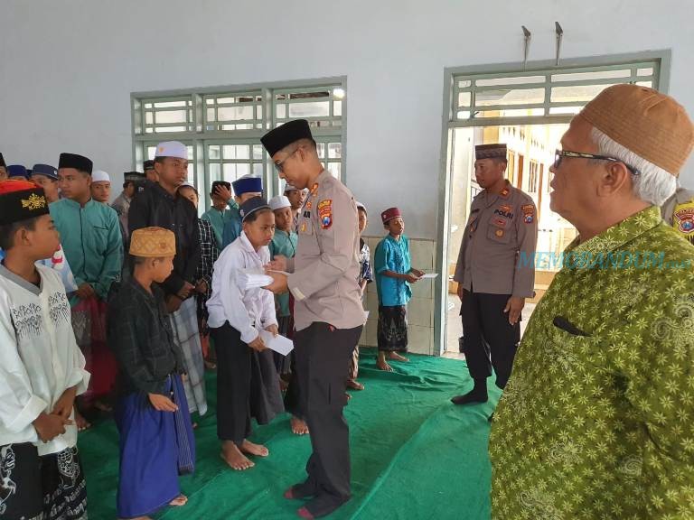 Kapolres Situbondo Beri Santunan Anak Yatim Piatu di Yayasan Darul Aytam